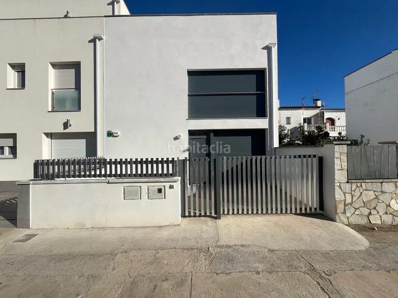 Foto 2c1f0c55-aa35-4cda-aefb-a2bf8aa55e6c. Casa  de nueva construcción en el lago maurici en Empuriabrava