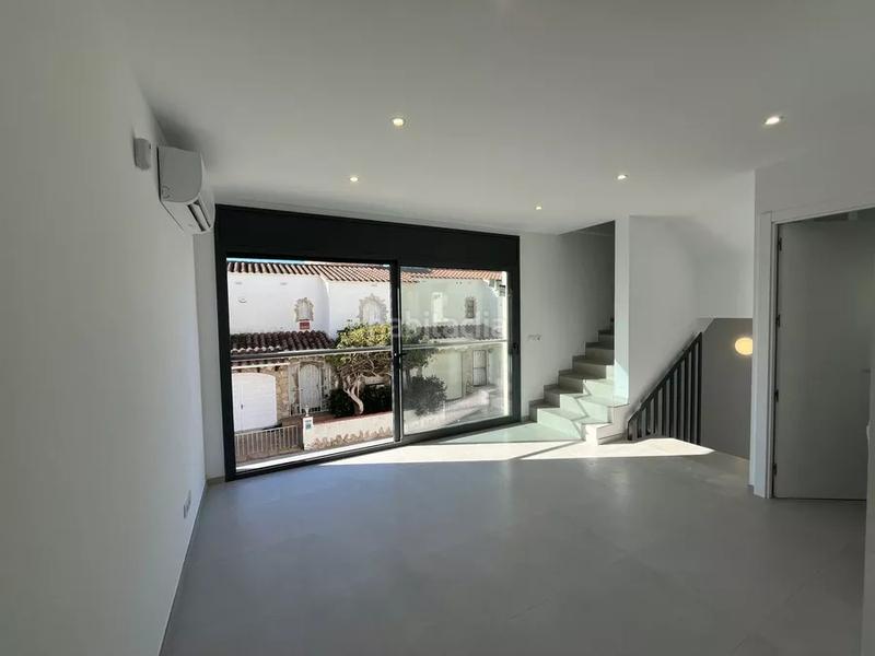 Foto 96a58829-66ea-4482-9293-3e1e640f3ffe. Casa  de nueva construcción en el lago maurici en Empuriabrava