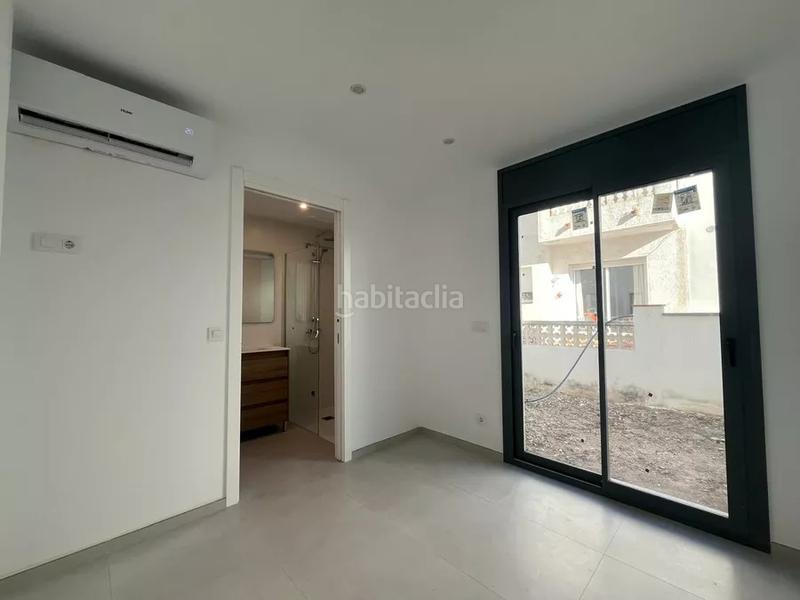 Foto aba340b5-fb4f-4935-9865-1b2787ca8c03. Casa  de nueva construcción en el lago maurici en Empuriabrava