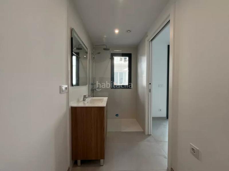 Foto b6392470-315a-4b34-9e3c-9a9b3a2d382e. Casa  de nueva construcción en el lago maurici en Empuriabrava
