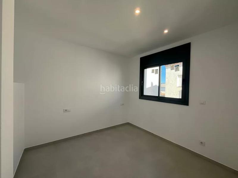 Foto dcfe13b1-e015-4cc1-b659-da83971f8cb1. Casa  de nueva construcción en el lago maurici en Empuriabrava