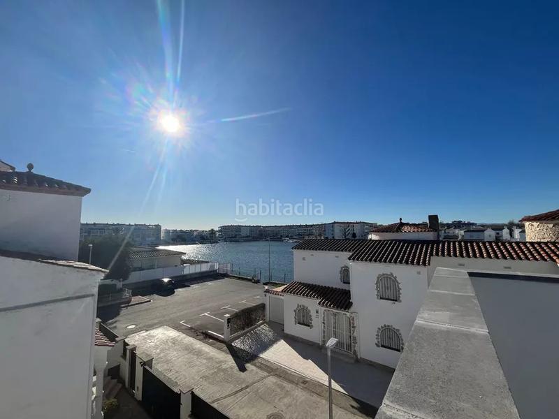 Foto efe9cbfc-31d9-4b9d-871f-b253b5c60c19. Casa  de nueva construcción en el lago maurici en Empuriabrava