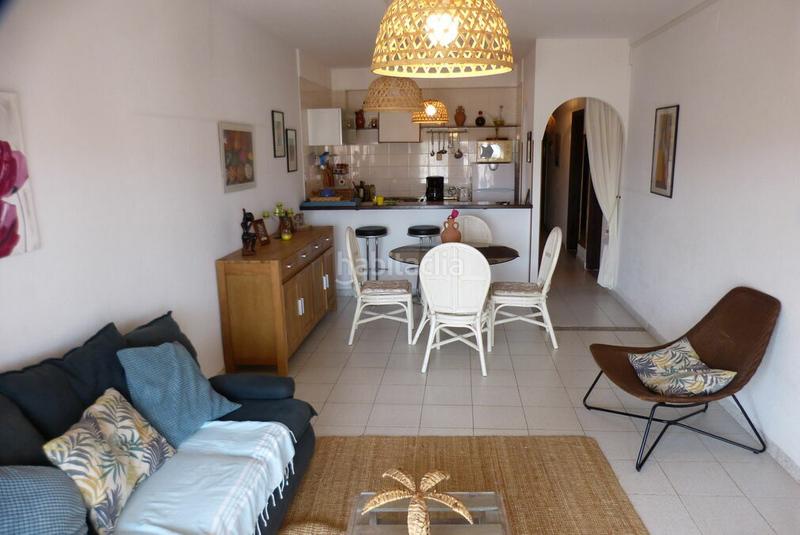 Foto c7fc9881-ba28-4cad-9fcf-d60bd8aee19d. Apartamento  a la venta en la segunda planta de un edificio con vistas al canal y parking en Empuriabrava