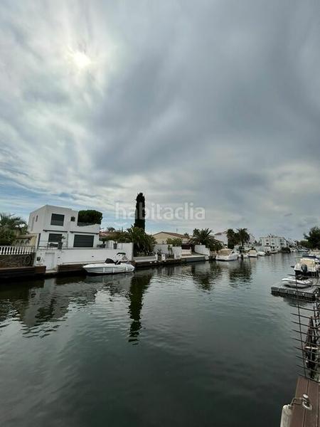 Foto 4db69acc-a134-4dc8-a104-7d4e4458cb8b. Casa bonito chalet en gran canal, orientación sur, en venta , garaje para barco, piscina en Empuriabrava