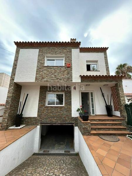 Foto 5f37b7b4-9ce7-40af-9990-7e9631cc4166. Casa bonito chalet en gran canal, orientación sur, en venta , garaje para barco, piscina en Empuriabrava