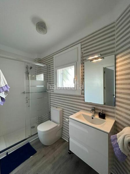 Foto 7451655c-e162-4fd0-b320-2c5d6472648a. Casa bonito chalet en gran canal, orientación sur, en venta , garaje para barco, piscina en Empuriabrava