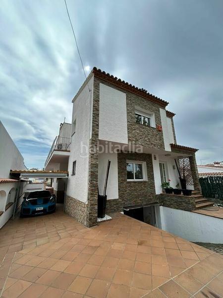 Foto a8729180-7919-41c4-8a84-a90bd3d35ee3. Casa bonito chalet en gran canal, orientación sur, en venta , garaje para barco, piscina en Empuriabrava