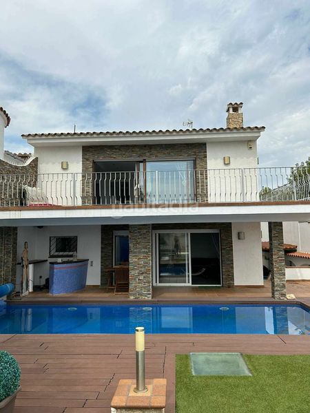 Foto f09f7a57-86b6-4b2f-89a4-7f4d4c5e5c12. Casa amb aparcament piscina a Tordera - Fluvià - Llobregat Empuriabrava