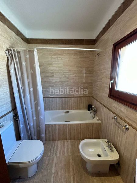 Foto 11d15de8-9c98-4189-8bbd-24263ed87a8c. Casa amb calefacció aparcament piscina a Requesens Empuriabrava