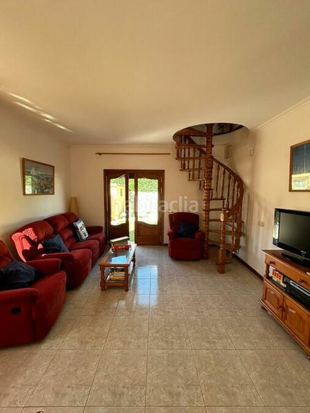 Foto 1f039e85-a2b1-41d0-ab8f-08ed385b46dd. Casa gran chalet en venta en una zona privilegiada, 4 dormitorios, piscina, cerca de un puerto en Empuriabrava