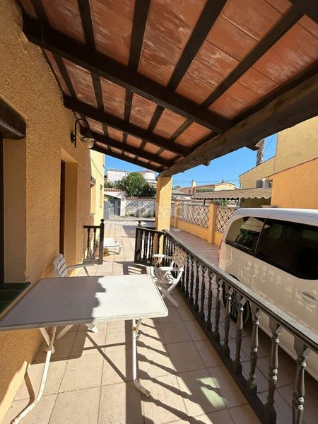 Foto 4c8d8187-709c-40f7-b590-6496579ccf3d. Casa amb calefacció aparcament piscina a Requesens Empuriabrava