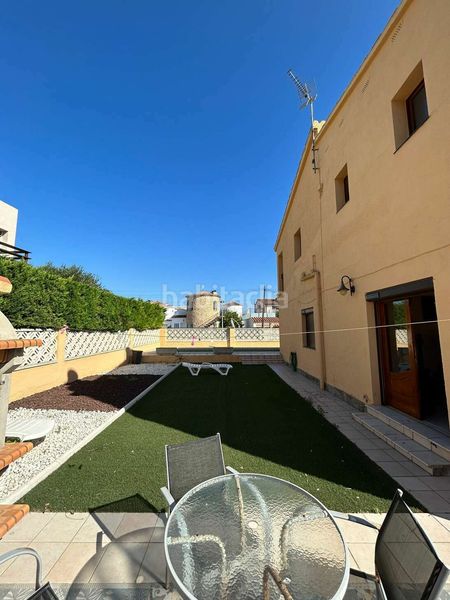 Foto 906e8e7d-64ce-4dca-a200-49939ecd856d. Casa amb calefacció aparcament piscina a Requesens Empuriabrava
