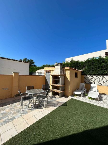 Foto aaa4f619-4d0e-46e9-8eae-02ffe79a6938. Casa amb calefacció aparcament piscina a Requesens Empuriabrava
