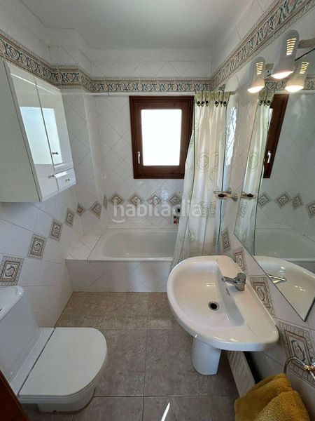 Foto c0a30b76-61d0-4b94-9d2b-92b9de8ad870. Casa amb calefacció aparcament piscina a Requesens Empuriabrava