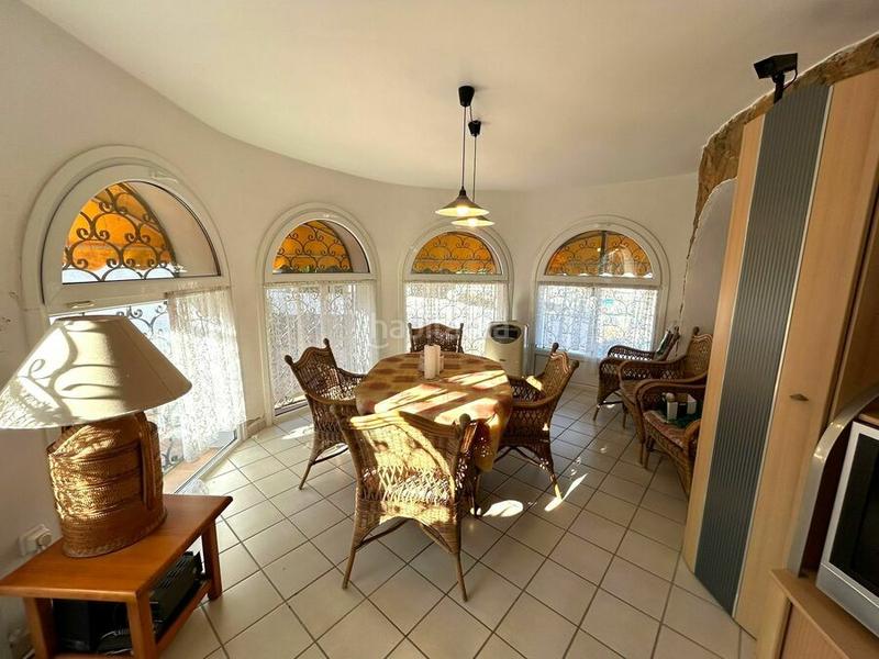 Foto 054a44c3-301f-46cc-a250-7fdc04702839. Casa villa con amarre de 26 m en canal ancho en venta , terreno amplio y piscina. no te lo pierdas! en Empuriabrava