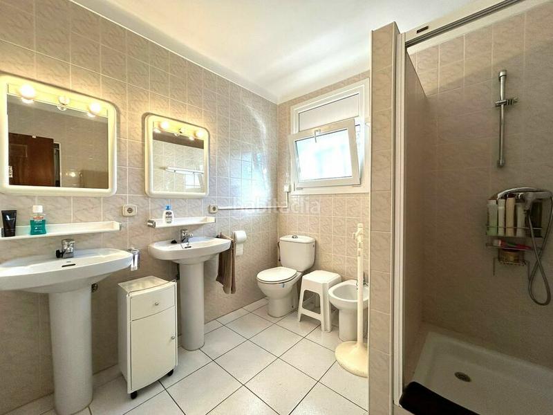 Foto 38c46251-9532-454d-a3f2-42fc1a495421. Casa villa con amarre de 26 m en canal ancho en venta , terreno amplio y piscina. no te lo pierdas! en Empuriabrava