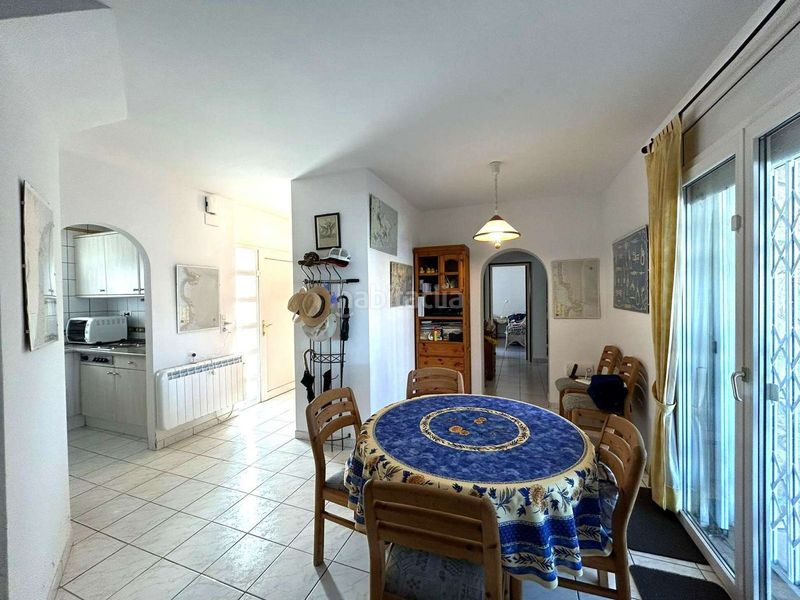 Foto 562bec94-2da0-4306-a606-6c8bcc6eab1d. Casa amb aparcament piscina a Cap Ras - Creus - Falconera Empuriabrava