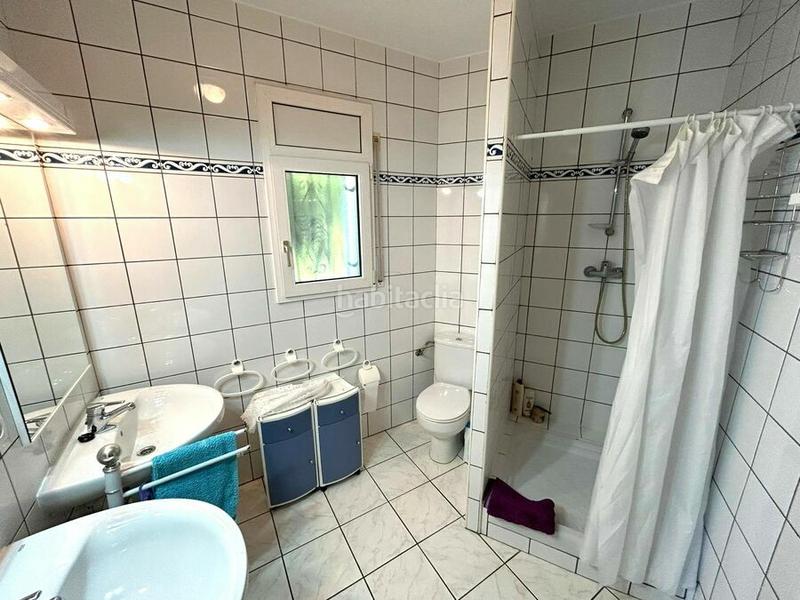 Foto c2b39313-f1db-4bb0-8b5c-465c148b0715. Casa villa con amarre de 26 m en canal ancho en venta , terreno amplio y piscina. no te lo pierdas! en Empuriabrava