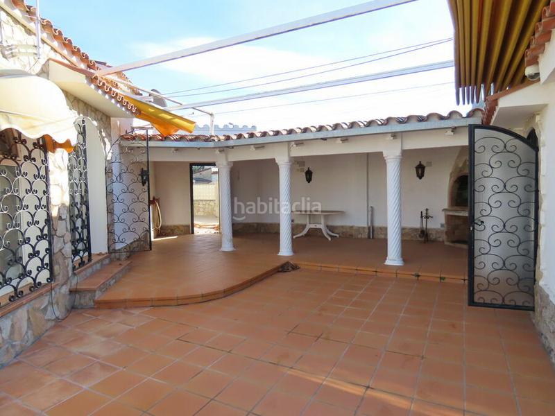 Foto e8927392-7fd9-4167-8f82-55e511d59312. Casa villa con amarre de 26 m en canal ancho en venta , terreno amplio y piscina. no te lo pierdas! en Empuriabrava