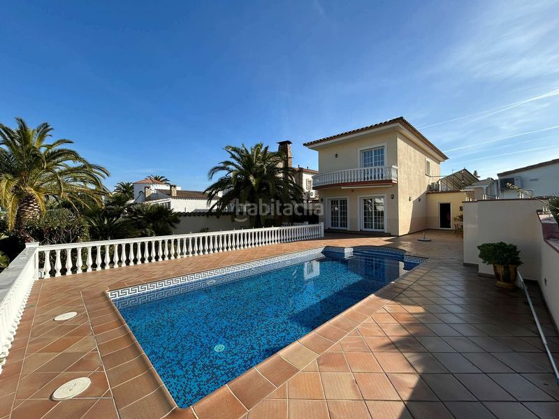 Foto 27b2e500-253c-452b-87b8-2c4c704cee3c. Casa amb piscina a Cap Ras - Creus - Falconera Empuriabrava