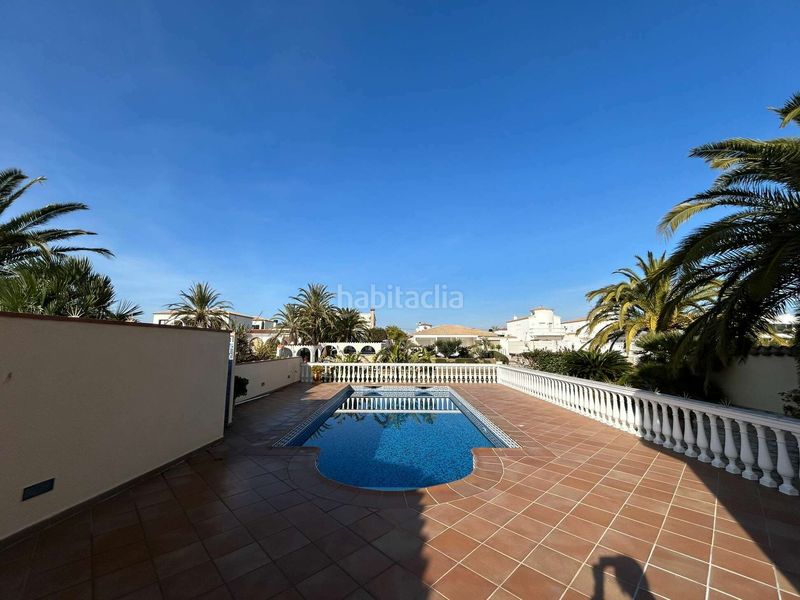 Foto 4c5bd1d1-f055-46c6-9643-2ffdb1c40821. Casa amb piscina a Cap Ras - Creus - Falconera Empuriabrava