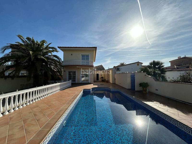 Foto 557d3087-27dc-4e8f-b87b-c103e0d275c7. Casa amb piscina a Cap Ras - Creus - Falconera Empuriabrava