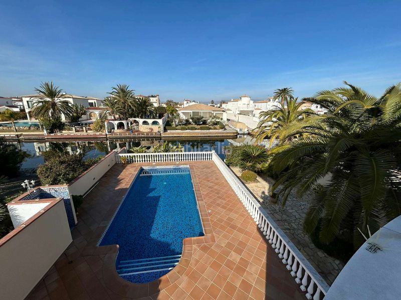 Foto 85f2eff1-5968-4b46-892a-b8298978cded. Casa amb piscina a Cap Ras - Creus - Falconera Empuriabrava