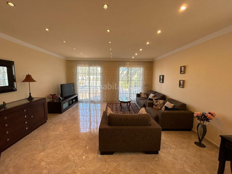 Foto a497e35e-827e-48d2-82b3-172d31cead6b. Casa amb piscina a Cap Ras - Creus - Falconera Empuriabrava