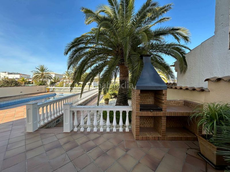 Foto c398aa7d-be69-427d-a18e-5dc27a11a92a. Casa amb piscina a Cap Ras - Creus - Falconera Empuriabrava