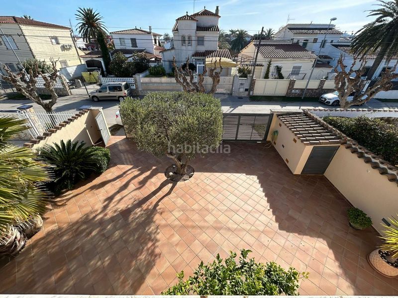 Foto c534abbd-9d48-4ab7-b810-3ede5b6f415c. Casa amb piscina a Cap Ras - Creus - Falconera Empuriabrava