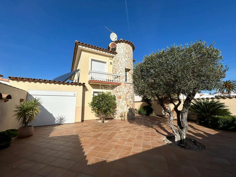 Foto d68e90d3-2520-413a-a89b-435dfd8feb68. Casa amb piscina a Cap Ras - Creus - Falconera Empuriabrava