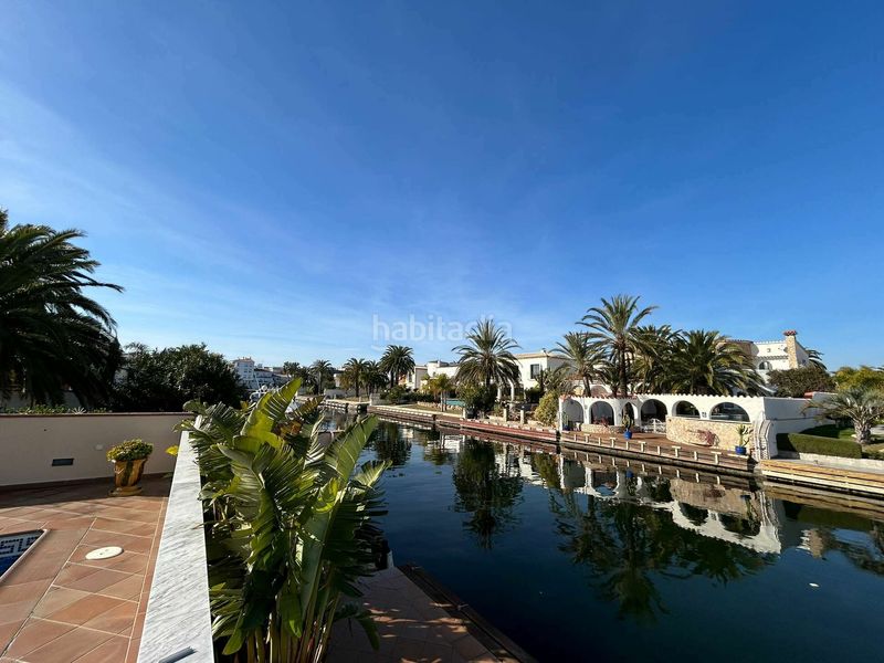 Foto e5641a7c-b65f-4a57-af8e-be3c5878d556. Casa amb piscina a Cap Ras - Creus - Falconera Empuriabrava