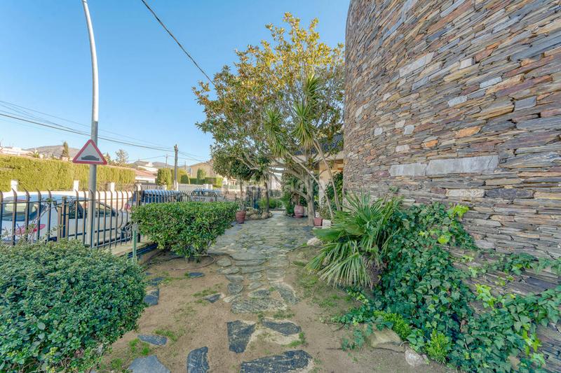 Foto 19f53b8d-953e-4c3d-87fb-4f264cefceef. Casa mansión ideal para inversores , costa brava, cerca de la playa en Roses