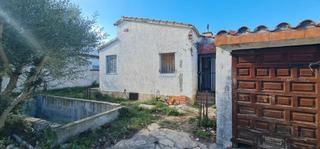 Casa a Montgrí. Oportunidad única! casa para renovar en empuriabrava, con amplio