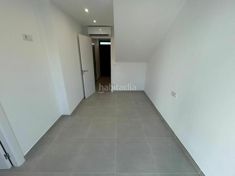 Foto 2844f087-e26b-4a29-b0c4-0067a3015974. Casa  de nueva construcción en el lago maurici en Empuriabrava