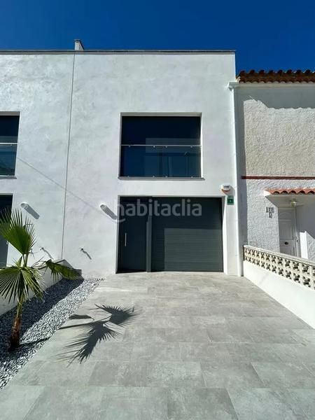 Foto ac93b156-2a4a-4ec2-a119-6dee00d1c78f. Casa  de nueva construcción en el lago maurici en Empuriabrava