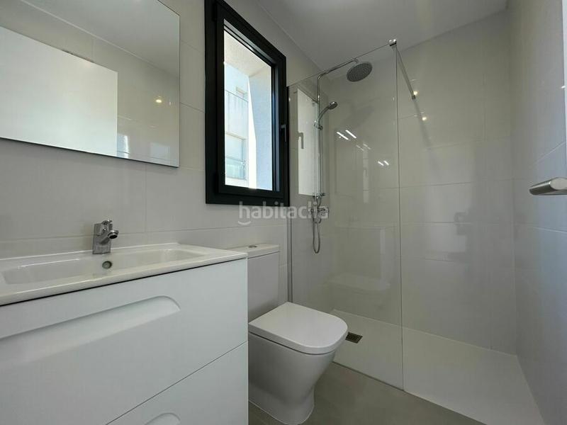 Foto d8b2f52a-30f9-46ba-ae68-c55a5bfd46e6. Casa  de nueva construcción en el lago maurici en Empuriabrava