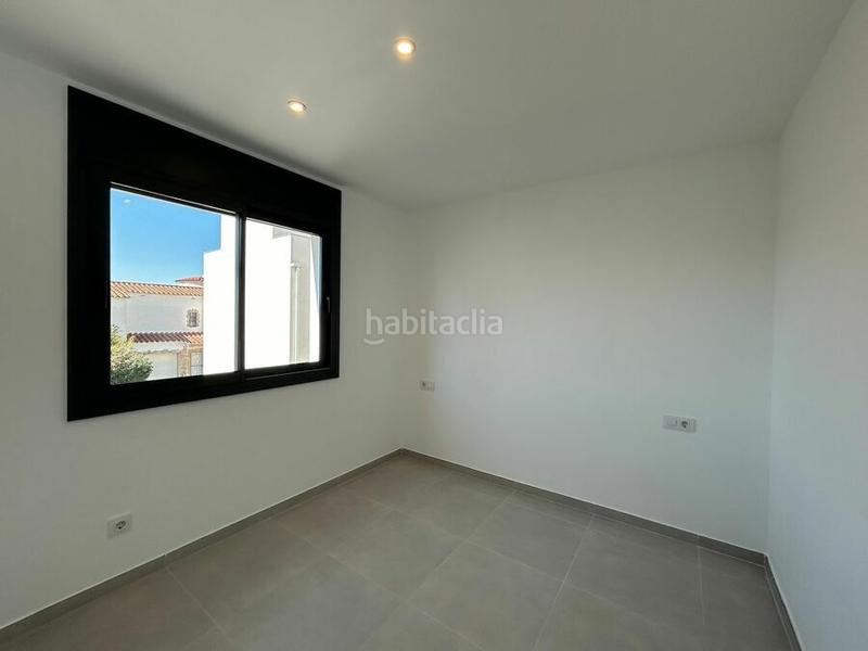 Foto f2725996-af06-4e9d-8c4d-6b14d1916ea3. Casa  de nueva construcción en el lago maurici en Empuriabrava