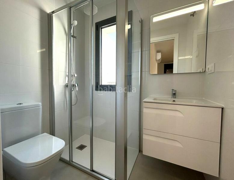 Foto f8a278df-d075-45c0-a1a7-e33b84b53204. Casa  de nueva construcción en el lago maurici en Empuriabrava