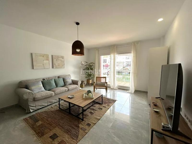 Foto 14f7f2d3-d3ba-4e63-8d3b-940637eb3191. Casa amb aparcament a Port Grec - Port Moxó Empuriabrava