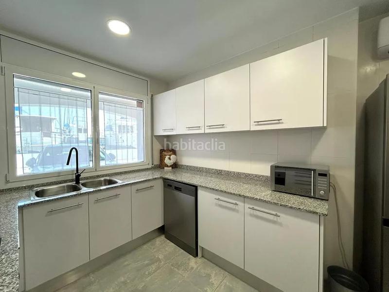 Foto 323b0e58-5416-4c1a-b464-1bbd25ae7857. Casa amb aparcament a Port Grec - Port Moxó Empuriabrava