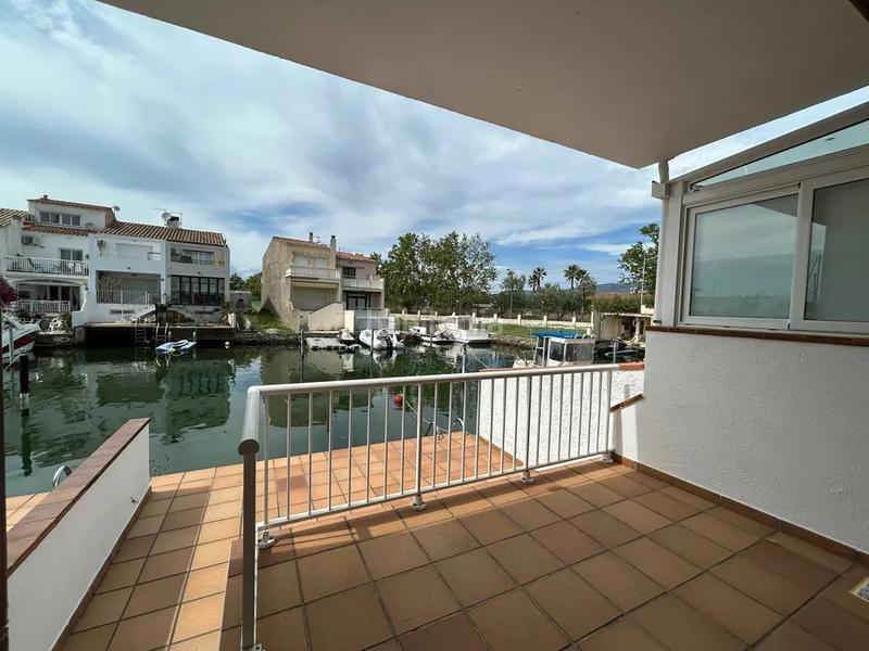 Foto 708d5419-e735-4318-ab99-34f5b7ac3615. Casa amb aparcament a Port Grec - Port Moxó Empuriabrava