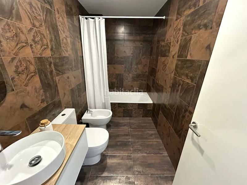 Foto b36ad340-e56f-43a6-8066-910236a79fc6. Casa amb aparcament a Port Grec - Port Moxó Empuriabrava