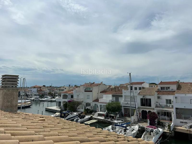 Foto fa513821-aa50-4550-87f0-7cb1ab9e54aa. Casa amb aparcament a Port Grec - Port Moxó Empuriabrava