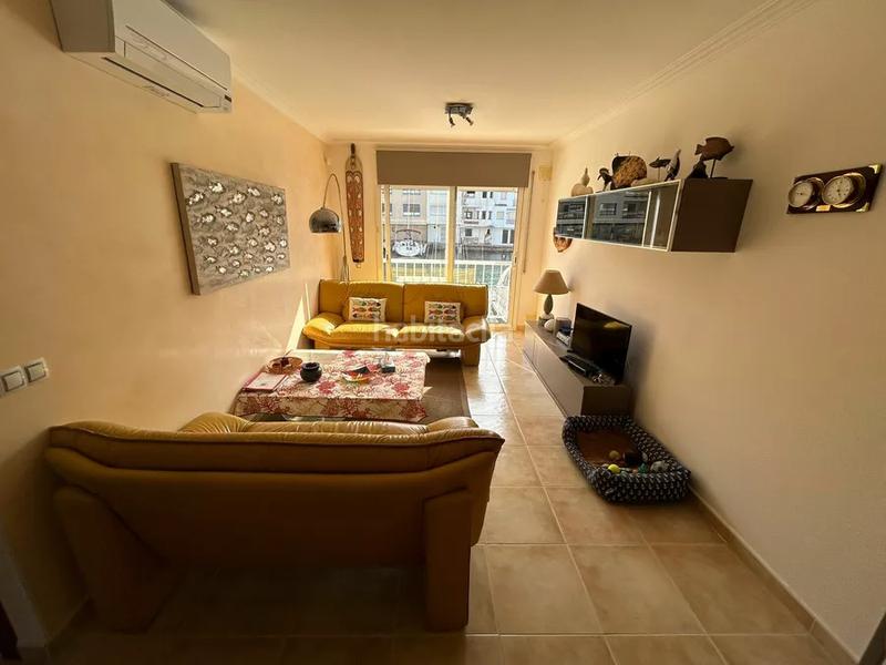 Foto f9bdd3b4-c0f4-42b0-9d46-0a8b63d15e10. Apartament amb aparcament a Port Grec - Port Moxó Empuriabrava