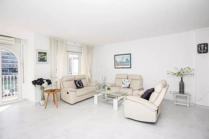 Foto 5056a2a5-9cd7-40fc-9a6f-35869c1234a5. Apartamento precioso apartamento reformado en venta en el centro con magníficas vistas al canal en Empuriabrava