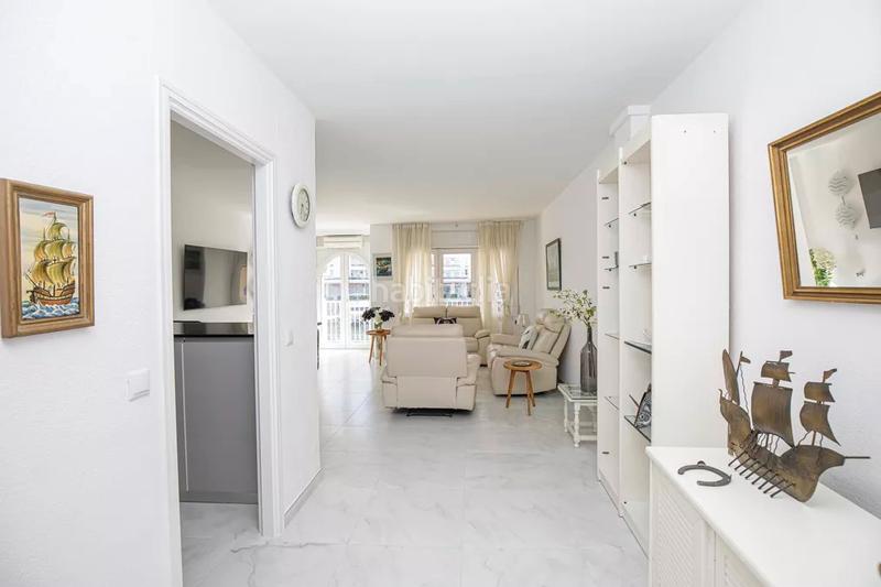 Foto b8863cb0-f088-4d93-a4b6-ae635c7e27d5. Apartamento precioso apartamento reformado en venta en el centro con magníficas vistas al canal en Empuriabrava