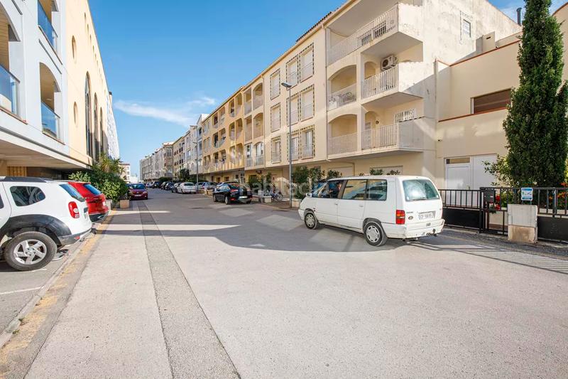 Foto cba8480c-449e-416c-9bf9-63f42729c12b. Apartamento precioso apartamento reformado en venta en el centro con magníficas vistas al canal en Empuriabrava