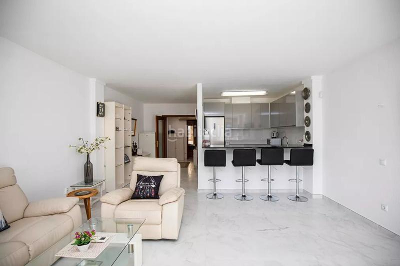 Foto ef47c263-b3f5-4aef-8a43-a9aecf22270c. Apartamento precioso apartamento reformado en venta en el centro con magníficas vistas al canal en Empuriabrava