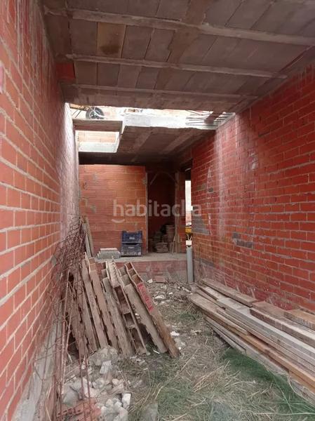Foto 22dca5b9-4f09-4b77-a0c2-468f65b6a0b8. Casa terreno con proyecto y muros construidos por finalizar en zona cerca de las grandes superficies. en Empuriabrava